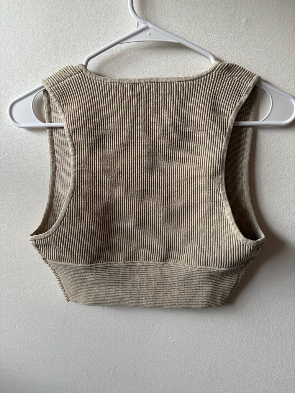 Aritzia Babaton Neutral Ribbed V-Neck Crop Tank - Picture 3 of 5